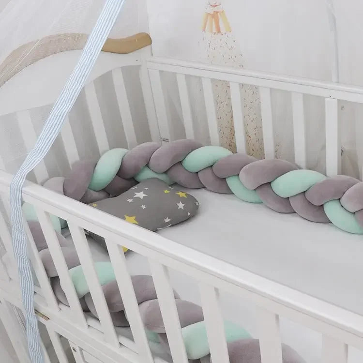 Protector Cuna Bebé Anti-Golpes - Trenza Suave Seguridad Infantil - Huellitas de Vida