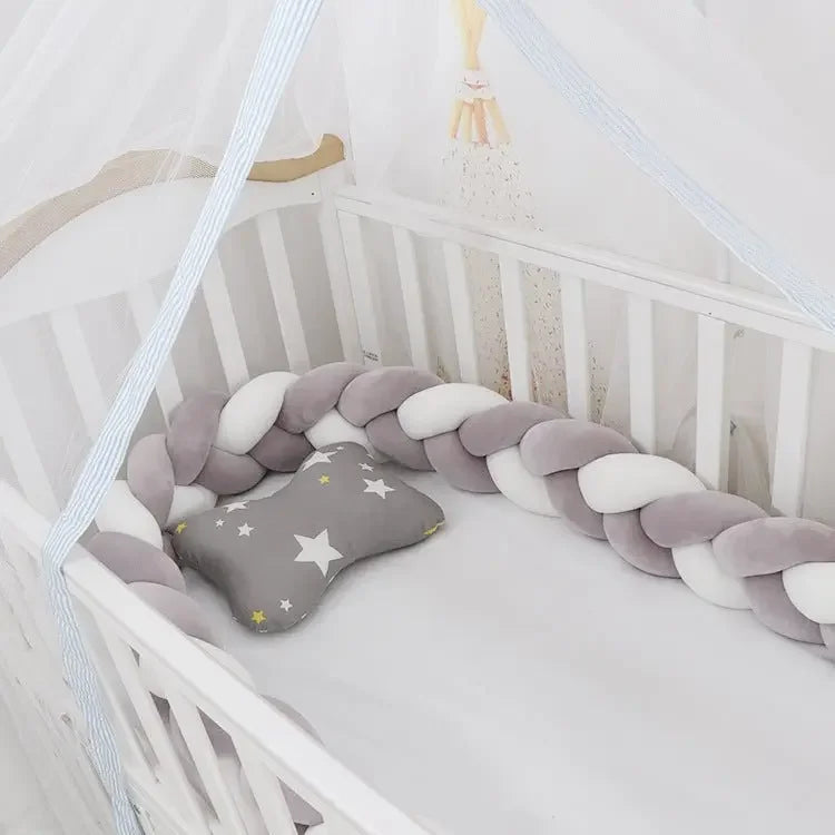 Protector Cuna Bebé Anti-Golpes - Trenza Suave Seguridad Infantil - Huellitas de Vida