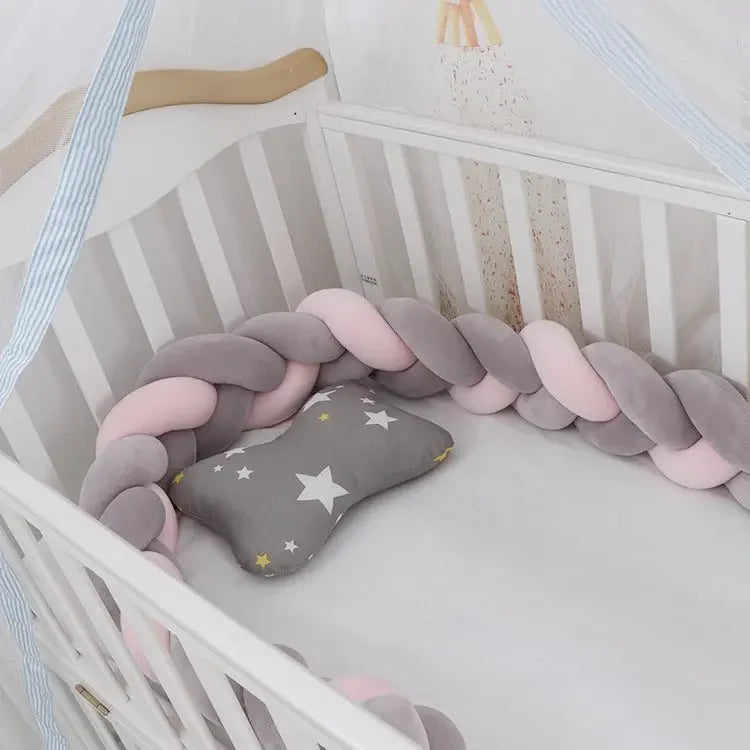 Protector Cuna Bebé Anti-Golpes - Trenza Suave Seguridad Infantil - Huellitas de Vida