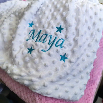 Manta Personalizada Cochecito Bebé - Manta Suave Nombre Bordado Regalo Recién Nacido Baby Shower - Huellitas de Vida