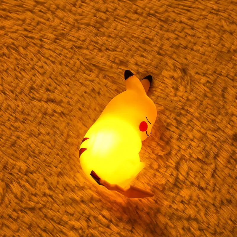 Lámpara Nocturna Pikachu Pokémon - Luz Mesita Noche Niños Juguete Luminoso Regalo Cumpleaños - Huellitas de Vida